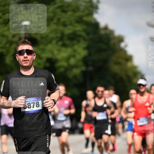 29.06.2025 - hella hamburg halbmarathon Dr. Thomas Lammeyer http://msf.ph/oto/8214101 29.06.2025 09:49:11 Kennedybrücke 57, 1686, 1707, 1894, 4463, 4812, 5187, 5550, 6878, 7055, 7186, 7880, 7965, 8062, 9345, 10484, 10876, 11120 meine-sportfotos.de