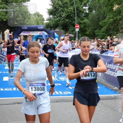29.06.2025 - hella hamburg halbmarathon Zöllner http://msf.ph/oto/8214113 29.06.2025 10:50:48 Ziel 2234, 2788, 5115, 6712, 7134, 7952, 8657, 11356, 13701, 15426, 15720, 17129, 17908, 18229, 18370, 18820 meine-sportfotos.de