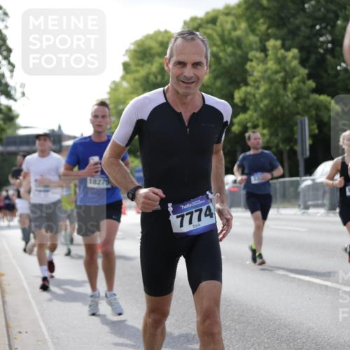 29.06.2025 - hella hamburg halbmarathon Jannik Wohlers http://msf.ph/oto/8214117 29.06.2025 09:49:46 Lombardsbrücke 1615, 1675, 1803, 2415, 3332, 3530, 4823, 5248, 5409, 5436, 6123, 6682, 6704, 7495, 7774, 8629, 9294, 9302, 9711, 9979, 10894, 11767, 12292, 12327, 12540, 12554, 12895, 13725, 14560, 14691, 15225, 15336, 15351, 15435, 15521, 16648, 17125, 17177, 17620, 17971, 17973, 18154, 18173, 18275, 18276, 18464, 18529, 19229 meine-sportfotos.de