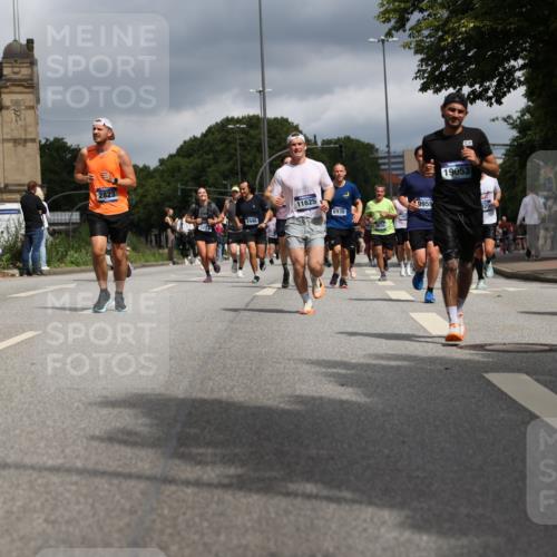 29.06.2025 - hella hamburg halbmarathon Yannick Fuchs http://msf.ph/oto/8214157 29.06.2025 10:45:30 20KM 1335, 1366, 2636, 2718, 2823, 2946, 4033, 4297, 4404, 4839, 4967, 5087, 5336, 5600, 5820, 6776, 7224, 7943, 8508, 8856, 8930, 8989, 9074, 9214, 9476, 9656, 9739, 9793, 9869, 9959, 10057, 10508, 10603, 10667, 10691, 10868, 11124, 11625, 11733, 12450, 13073, 13403, 13707, 13726, 13799, 14012, 14248, 14458, 14994, 15426, 15480, 15496, 15871, 15899, 16666, 16907, 17131, 17530, 17682, 17962, 18820, 19020, 19053 meine-sportfotos.de