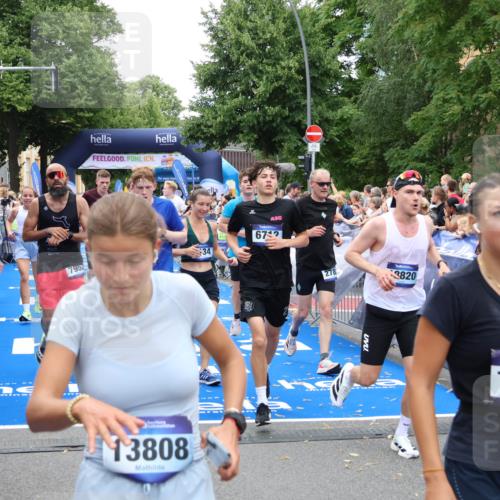 29.06.2025 - hella hamburg halbmarathon Zöllner http://msf.ph/oto/8214159 29.06.2025 10:50:49 Ziel 2234, 2788, 5115, 6712, 7134, 7952, 8657, 10750, 11356, 13701, 15426, 15720, 17129, 17908, 18182, 18229, 18370, 18820 meine-sportfotos.de