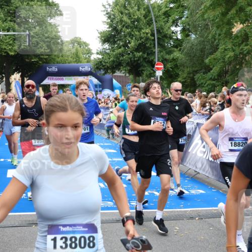 29.06.2025 - hella hamburg halbmarathon Zöllner http://msf.ph/oto/8214180 29.06.2025 10:50:49 Ziel 2234, 2788, 5115, 6712, 7134, 7952, 8657, 10750, 11356, 13701, 15426, 15720, 17129, 17908, 18182, 18229, 18370, 18820 meine-sportfotos.de