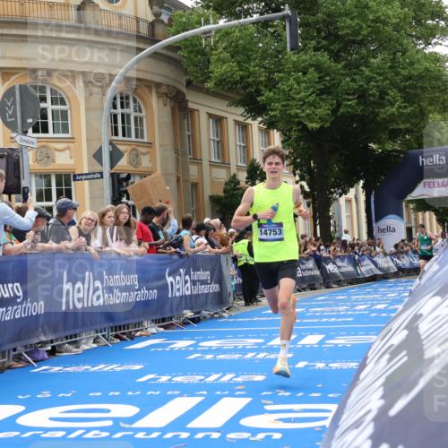 29.06.2025 - hella hamburg halbmarathon Strokosch-Dieckow http://msf.ph/oto/8214205 29.06.2025 10:24:04 Ziel 7331, 9269, 10234, 14753, 17614, 18569, 19041 meine-sportfotos.de