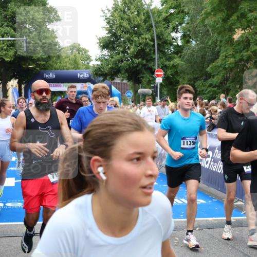 29.06.2025 - hella hamburg halbmarathon Zöllner http://msf.ph/oto/8214219 29.06.2025 10:50:50 Ziel 2234, 2788, 3947, 4839, 5018, 5115, 7134, 7952, 8657, 10750, 11356, 13701, 15426, 15720, 17129, 17908, 18182, 18229, 18370 meine-sportfotos.de