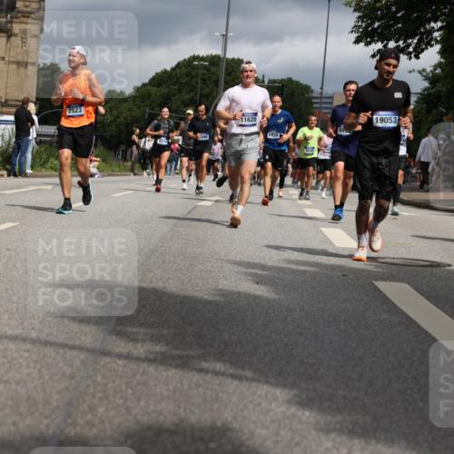 29.06.2025 - hella hamburg halbmarathon Yannick Fuchs http://msf.ph/oto/8214257 29.06.2025 10:45:30 20KM 1335, 1366, 2636, 2718, 2823, 2946, 4033, 4297, 4404, 4839, 4967, 5087, 5336, 5600, 5820, 6776, 7224, 7943, 8508, 8856, 8930, 8989, 9074, 9214, 9476, 9656, 9739, 9793, 9869, 9959, 10057, 10508, 10603, 10667, 10691, 10868, 11124, 11625, 11733, 12450, 13073, 13403, 13707, 13726, 13799, 14012, 14248, 14458, 14994, 15426, 15480, 15496, 15871, 15899, 16666, 16907, 17131, 17530, 17682, 17962, 18820, 19020, 19053 meine-sportfotos.de