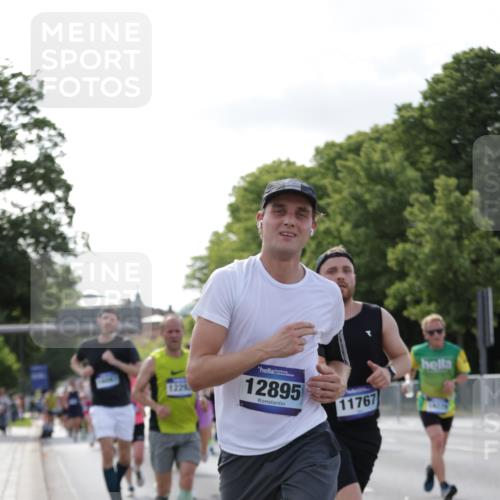29.06.2025 - hella hamburg halbmarathon Jannik Wohlers http://msf.ph/oto/8214262 29.06.2025 09:49:49 Lombardsbrücke 1615, 1675, 1803, 2415, 2568, 3332, 4823, 5248, 5409, 5436, 5791, 5803, 6682, 6704, 7495, 7774, 8629, 9294, 9302, 9711, 9979, 10894, 11767, 12292, 12335, 12540, 12554, 12895, 13725, 14560, 14691, 14992, 15225, 15336, 15351, 15435, 15521, 16648, 17125, 17425, 17620, 17971, 17973, 18154, 18275, 18276, 18464, 19229 meine-sportfotos.de