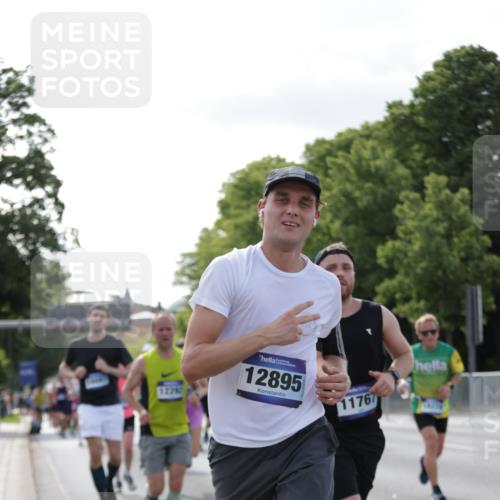 29.06.2025 - hella hamburg halbmarathon Jannik Wohlers http://msf.ph/oto/8214271 29.06.2025 09:49:49 Lombardsbrücke 1615, 1675, 1803, 2415, 2568, 3332, 4823, 5248, 5409, 5436, 5791, 5803, 6682, 6704, 7495, 7774, 8629, 9294, 9302, 9711, 9979, 10894, 11767, 12292, 12335, 12540, 12554, 12895, 13725, 14560, 14691, 14992, 15225, 15336, 15351, 15435, 15521, 16648, 17125, 17425, 17620, 17971, 17973, 18154, 18275, 18276, 18464, 19229 meine-sportfotos.de