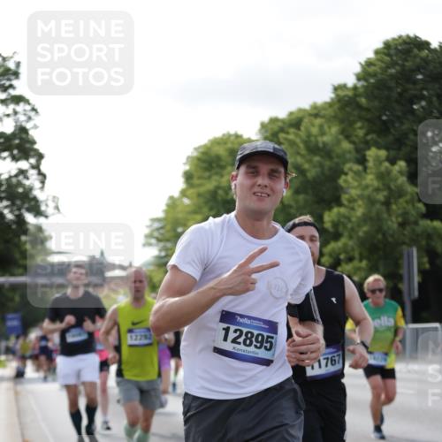 29.06.2025 - hella hamburg halbmarathon Jannik Wohlers http://msf.ph/oto/8214310 29.06.2025 09:49:49 Lombardsbrücke 1615, 1675, 1803, 2415, 2568, 3332, 4823, 5248, 5409, 5436, 5791, 5803, 6682, 6704, 7495, 7774, 8629, 9294, 9302, 9711, 9979, 10894, 11767, 12292, 12335, 12540, 12554, 12895, 13725, 14560, 14691, 14992, 15225, 15336, 15351, 15435, 15521, 16648, 17125, 17425, 17620, 17971, 17973, 18154, 18275, 18276, 18464, 19229 meine-sportfotos.de