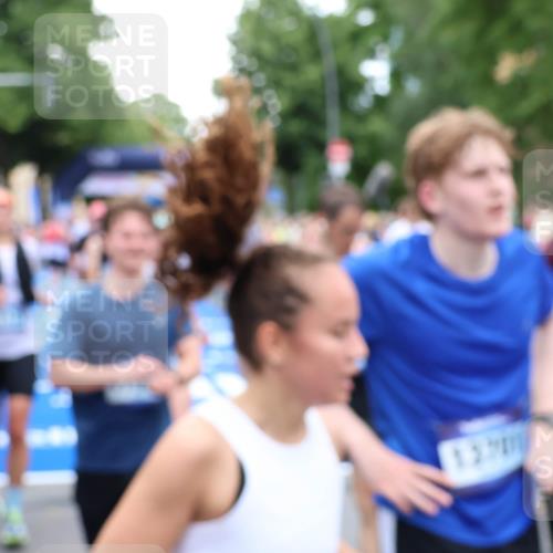 29.06.2025 - hella hamburg halbmarathon Zöllner http://msf.ph/oto/8214339 29.06.2025 10:50:53 Ziel 1466, 3654, 3947, 4839, 5018, 5115, 7052, 8205, 8657, 10750, 15395, 15426, 15643, 15720, 17129, 17908, 18182, 18370 meine-sportfotos.de