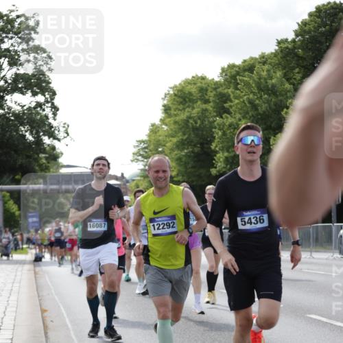 29.06.2025 - hella hamburg halbmarathon Jannik Wohlers http://msf.ph/oto/8214348 29.06.2025 09:49:50 Lombardsbrücke 1615, 1675, 1803, 2415, 2568, 3332, 4398, 4823, 5248, 5409, 5436, 5791, 5803, 6704, 7774, 8450, 8629, 9017, 9294, 9302, 9711, 9979, 10894, 11767, 12292, 12335, 12540, 12554, 12895, 13725, 14691, 14992, 15225, 15257, 15336, 15435, 15521, 16648, 17425, 17620, 17971, 17973, 18154, 18275, 18276, 18464, 19229 meine-sportfotos.de