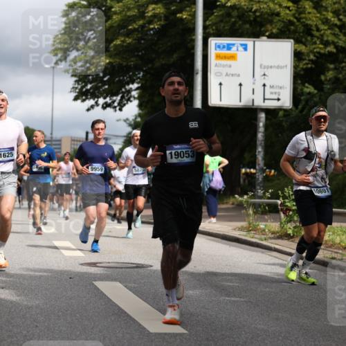 29.06.2025 - hella hamburg halbmarathon Yannick Fuchs http://msf.ph/oto/8214451 29.06.2025 10:45:31 20KM 1335, 1366, 2636, 2718, 2823, 2946, 4033, 4297, 4404, 4839, 4967, 5087, 5336, 5600, 5820, 6776, 7224, 7786, 7943, 8508, 8856, 8930, 8989, 9074, 9214, 9476, 9656, 9739, 9793, 9869, 9959, 10057, 10508, 10667, 10691, 10868, 11124, 11625, 11733, 12450, 13073, 13403, 13707, 13726, 13799, 14012, 14248, 14458, 14865, 14994, 15426, 15480, 15496, 15871, 15899, 16666, 16907, 17131, 17530, 17682, 17962, 18820, 19020, 19053 meine-sportfotos.de