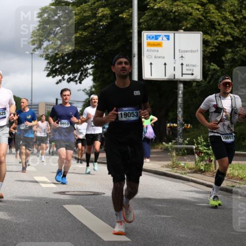 29.06.2025 - hella hamburg halbmarathon Yannick Fuchs http://msf.ph/oto/8214489 29.06.2025 10:45:31 20KM 1335, 1366, 2636, 2718, 2823, 2946, 4033, 4297, 4404, 4839, 4967, 5087, 5336, 5600, 5820, 6776, 7224, 7786, 7943, 8508, 8856, 8930, 8989, 9074, 9214, 9476, 9656, 9739, 9793, 9869, 9959, 10057, 10508, 10667, 10691, 10868, 11124, 11625, 11733, 12450, 13073, 13403, 13707, 13726, 13799, 14012, 14248, 14458, 14865, 14994, 15426, 15480, 15496, 15871, 15899, 16666, 16907, 17131, 17530, 17682, 17962, 18820, 19020, 19053 meine-sportfotos.de