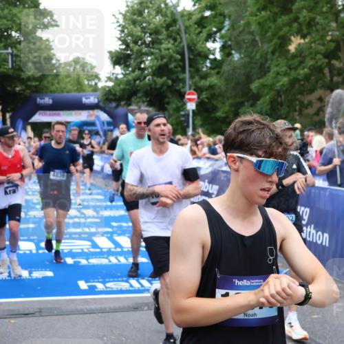 29.06.2025 - hella hamburg halbmarathon Zöllner http://msf.ph/oto/8214530 29.06.2025 10:50:58 Ziel 1466, 2207, 3654, 3947, 4839, 5018, 7052, 7369, 8205, 8572, 10215, 10750, 11551, 12778, 13687, 15362, 15395, 15643, 16285, 18182 meine-sportfotos.de