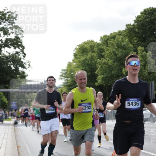 29.06.2025 - hella hamburg halbmarathon Jannik Wohlers http://msf.ph/oto/8214554 29.06.2025 09:49:50 Lombardsbrücke 1615, 1675, 1803, 2415, 2568, 3332, 4398, 4823, 5248, 5409, 5436, 5791, 5803, 6704, 7774, 8450, 8629, 9017, 9294, 9302, 9711, 9979, 10894, 11767, 12292, 12335, 12540, 12554, 12895, 13725, 14691, 14992, 15225, 15257, 15336, 15435, 15521, 16648, 17425, 17620, 17971, 17973, 18154, 18275, 18276, 18464, 19229 meine-sportfotos.de