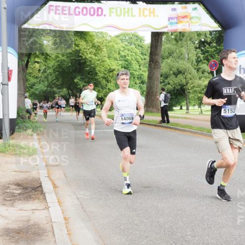 29.06.2025 - hella hamburg halbmarathon MichiJ http://msf.ph/oto/8214602 29.06.2025 10:23:32 Zwischen KM18-KM19 3005, 5152, 5269, 11230, 14069, 16417, 17489 meine-sportfotos.de