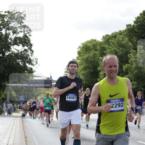 29.06.2025 - hella hamburg halbmarathon Jannik Wohlers http://msf.ph/oto/8214682 29.06.2025 09:49:50 Lombardsbrücke 1615, 1675, 1803, 2415, 2568, 3332, 4398, 4823, 5248, 5409, 5436, 5791, 5803, 6704, 7774, 8450, 8629, 9017, 9294, 9302, 9711, 9979, 10894, 11767, 12292, 12335, 12540, 12554, 12895, 13725, 14691, 14992, 15225, 15257, 15336, 15435, 15521, 16648, 17425, 17620, 17971, 17973, 18154, 18275, 18276, 18464, 19229 meine-sportfotos.de