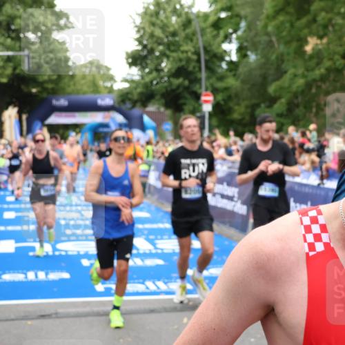 29.06.2025 - hella hamburg halbmarathon Zöllner http://msf.ph/oto/8214694 29.06.2025 10:51:01 Ziel 1466, 1630, 2207, 3654, 7369, 8117, 8205, 8572, 10215, 11551, 12778, 13008, 13687, 14125, 15362, 15395, 15643, 16285, 17221, 18350 meine-sportfotos.de