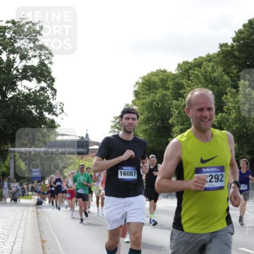 29.06.2025 - hella hamburg halbmarathon Jannik Wohlers http://msf.ph/oto/8214701 29.06.2025 09:49:50 Lombardsbrücke 1615, 1675, 1803, 2415, 2568, 3332, 4398, 4823, 5248, 5409, 5436, 5791, 5803, 6704, 7774, 8450, 8629, 9017, 9294, 9302, 9711, 9979, 10894, 11767, 12292, 12335, 12540, 12554, 12895, 13725, 14691, 14992, 15225, 15257, 15336, 15435, 15521, 16648, 17425, 17620, 17971, 17973, 18154, 18275, 18276, 18464, 19229 meine-sportfotos.de
