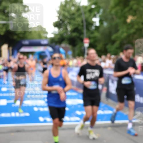 29.06.2025 - hella hamburg halbmarathon Zöllner http://msf.ph/oto/8214713 29.06.2025 10:51:01 Ziel 1466, 1630, 2207, 3654, 7369, 8117, 8205, 8572, 10215, 11551, 12778, 13008, 13687, 14125, 15362, 15395, 15643, 16285, 17221, 18350 meine-sportfotos.de
