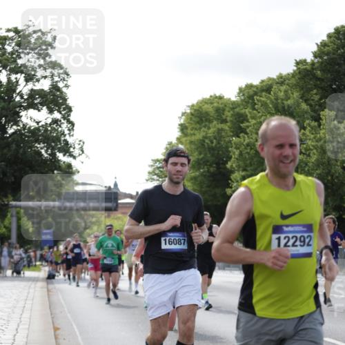 29.06.2025 - hella hamburg halbmarathon Jannik Wohlers http://msf.ph/oto/8214721 29.06.2025 09:49:51 Lombardsbrücke 1615, 1675, 1803, 2415, 2568, 2826, 3332, 4398, 4823, 5248, 5409, 5436, 5791, 5803, 6704, 7774, 8450, 9017, 9294, 9302, 9365, 9711, 9979, 10894, 11767, 12292, 12335, 12540, 12554, 12895, 13725, 14691, 14992, 15225, 15257, 15336, 15435, 15521, 16648, 17425, 17620, 17973, 18154, 18275, 18276, 18464, 19229 meine-sportfotos.de