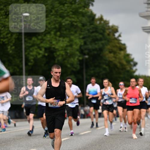 29.06.2025 - hella hamburg halbmarathon Dr. Thomas Lammeyer http://msf.ph/oto/8214729 29.06.2025 10:12:46 Kennedybrücke 1147, 1188, 2427, 2978, 4859, 5100, 5885, 6590, 6674, 6918, 7198, 7348, 7453, 9457, 9616, 9718, 9823, 9951, 9958, 9966, 10092, 10609, 10857 meine-sportfotos.de