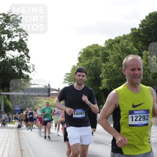 29.06.2025 - hella hamburg halbmarathon Jannik Wohlers http://msf.ph/oto/8214770 29.06.2025 09:49:51 Lombardsbrücke 1615, 1675, 1803, 2415, 2568, 2826, 3332, 4398, 4823, 5248, 5409, 5436, 5791, 5803, 6704, 7774, 8450, 9017, 9294, 9302, 9365, 9711, 9979, 10894, 11767, 12292, 12335, 12540, 12554, 12895, 13725, 14691, 14992, 15225, 15257, 15336, 15435, 15521, 16648, 17425, 17620, 17973, 18154, 18275, 18276, 18464, 19229 meine-sportfotos.de