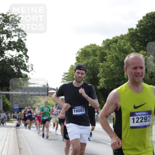29.06.2025 - hella hamburg halbmarathon Jannik Wohlers http://msf.ph/oto/8214799 29.06.2025 09:49:51 Lombardsbrücke 1615, 1675, 1803, 2415, 2568, 2826, 3332, 4398, 4823, 5248, 5409, 5436, 5791, 5803, 6704, 7774, 8450, 9017, 9294, 9302, 9365, 9711, 9979, 10894, 11767, 12292, 12335, 12540, 12554, 12895, 13725, 14691, 14992, 15225, 15257, 15336, 15435, 15521, 16648, 17425, 17620, 17973, 18154, 18275, 18276, 18464, 19229 meine-sportfotos.de