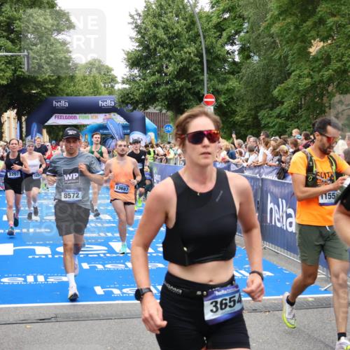 29.06.2025 - hella hamburg halbmarathon Zöllner http://msf.ph/oto/8214815 29.06.2025 10:51:03 Ziel 1630, 2207, 7369, 8117, 8572, 8704, 10215, 10603, 11551, 12778, 13008, 13687, 14125, 15362, 16285, 17221, 18066, 18350 meine-sportfotos.de