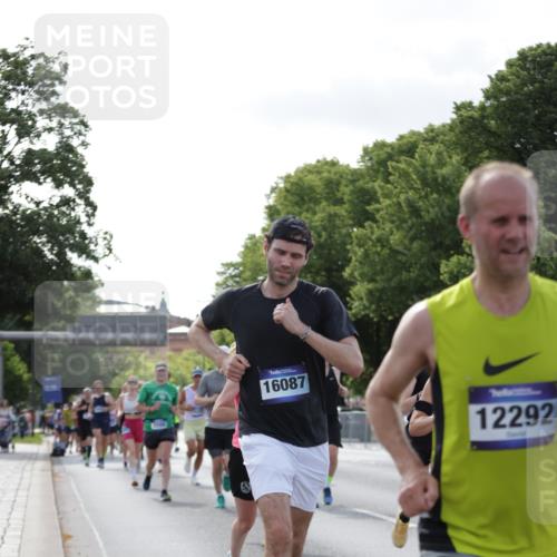 29.06.2025 - hella hamburg halbmarathon Jannik Wohlers http://msf.ph/oto/8214828 29.06.2025 09:49:51 Lombardsbrücke 1615, 1675, 1803, 2415, 2568, 2826, 3332, 4398, 4823, 5248, 5409, 5436, 5791, 5803, 6704, 7774, 8450, 9017, 9294, 9302, 9365, 9711, 9979, 10894, 11767, 12292, 12335, 12540, 12554, 12895, 13725, 14691, 14992, 15225, 15257, 15336, 15435, 15521, 16648, 17425, 17620, 17973, 18154, 18275, 18276, 18464, 19229 meine-sportfotos.de