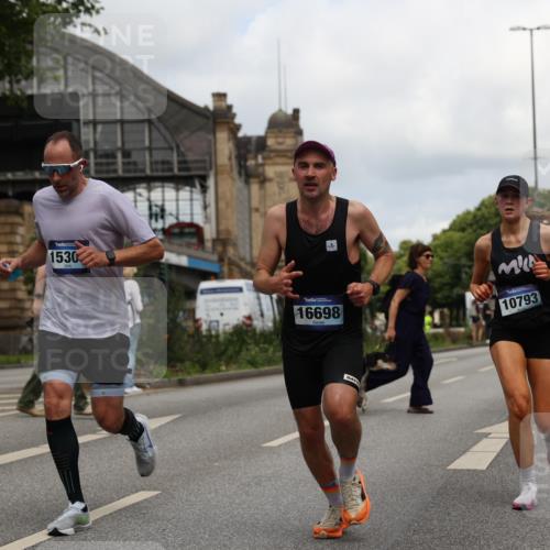 29.06.2025 - hella hamburg halbmarathon Yannick Fuchs http://msf.ph/oto/8214853 29.06.2025 10:32:40 20KM 1042, 1615, 1688, 3480, 3530, 7152, 7154, 7229, 7743, 8002, 8571, 9171, 9643, 10793, 11952, 13595, 13900, 14274, 14992, 15303, 15382, 15888, 16698, 17726, 18193, 18276, 18277, 18529, 18584, 18723 meine-sportfotos.de