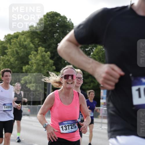 29.06.2025 - hella hamburg halbmarathon Jannik Wohlers http://msf.ph/oto/8214862 29.06.2025 09:49:52 Lombardsbrücke 1615, 1675, 1688, 1803, 2415, 2568, 2826, 3332, 4398, 4823, 5248, 5409, 5436, 5791, 5803, 6704, 7774, 8450, 9017, 9294, 9302, 9365, 9711, 10894, 11767, 12292, 12335, 12540, 12554, 12895, 13725, 14691, 14992, 15225, 15257, 15336, 15435, 15521, 16648, 16697, 17425, 17620, 17973, 18154, 18275, 18276, 18464, 19229 meine-sportfotos.de