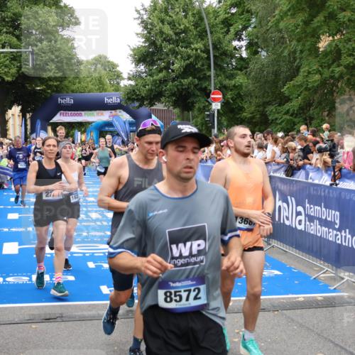 29.06.2025 - hella hamburg halbmarathon Zöllner http://msf.ph/oto/8214888 29.06.2025 10:51:05 Ziel 1630, 2207, 4077, 7369, 8117, 8261, 8704, 10215, 10508, 10603, 12778, 13008, 13687, 14125, 15362, 16285, 17221, 17384, 18066, 18350 meine-sportfotos.de
