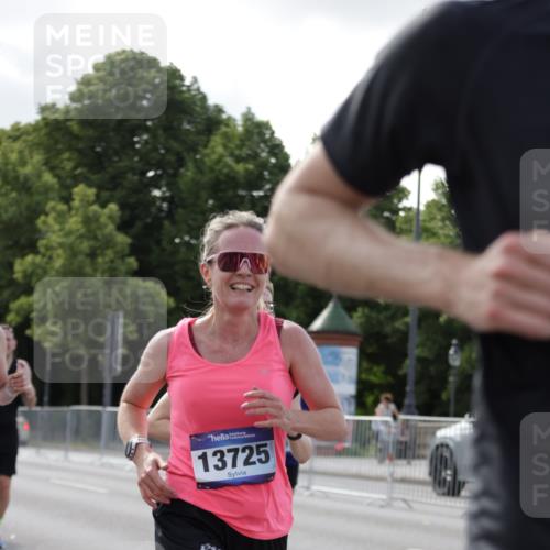 29.06.2025 - hella hamburg halbmarathon Jannik Wohlers http://msf.ph/oto/8214893 29.06.2025 09:49:52 Lombardsbrücke 1615, 1675, 1688, 1803, 2415, 2568, 2826, 3332, 4398, 4823, 5248, 5409, 5436, 5791, 5803, 6704, 7774, 8450, 9017, 9294, 9302, 9365, 9711, 10894, 11767, 12292, 12335, 12540, 12554, 12895, 13725, 14691, 14992, 15225, 15257, 15336, 15435, 15521, 16648, 16697, 17425, 17620, 17973, 18154, 18275, 18276, 18464, 19229 meine-sportfotos.de