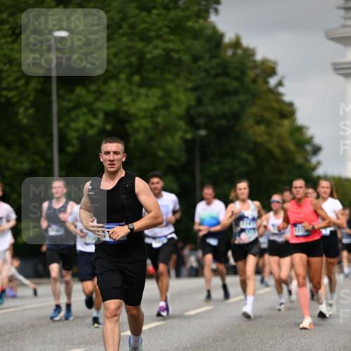 29.06.2025 - hella hamburg halbmarathon Dr. Thomas Lammeyer http://msf.ph/oto/8214909 29.06.2025 10:12:46 Kennedybrücke 1147, 1188, 2427, 2978, 4859, 5100, 5885, 6590, 6674, 6918, 7198, 7348, 7453, 9457, 9616, 9718, 9823, 9951, 9958, 9966, 10092, 10609, 10857 meine-sportfotos.de