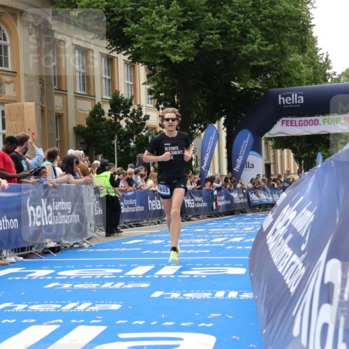 29.06.2025 - hella hamburg halbmarathon Strokosch-Dieckow http://msf.ph/oto/8214953 29.06.2025 10:24:31 Ziel 7855, 14506 meine-sportfotos.de