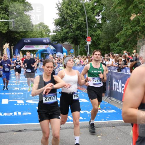 29.06.2025 - hella hamburg halbmarathon Zöllner http://msf.ph/oto/8215008 29.06.2025 10:51:06 Ziel 1630, 2207, 4077, 4816, 8117, 8261, 8508, 8704, 10215, 10508, 10603, 12778, 13008, 14125, 16285, 17221, 17384, 18066, 18350 meine-sportfotos.de