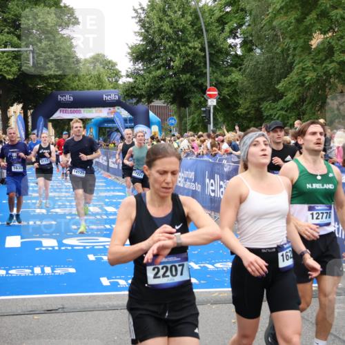 29.06.2025 - hella hamburg halbmarathon Zöllner http://msf.ph/oto/8215059 29.06.2025 10:51:07 Ziel 1366, 1630, 4077, 4816, 4967, 8117, 8261, 8508, 8704, 10508, 10603, 12778, 13008, 14125, 17221, 17384, 18066, 18350 meine-sportfotos.de
