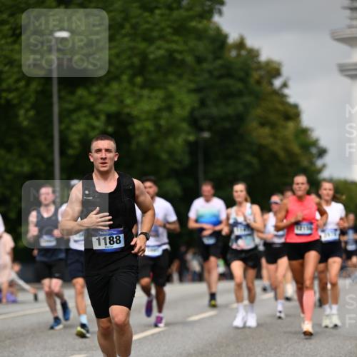 29.06.2025 - hella hamburg halbmarathon Dr. Thomas Lammeyer http://msf.ph/oto/8215064 29.06.2025 10:12:47 Kennedybrücke 1147, 1188, 2427, 2978, 4859, 5100, 5885, 6590, 6674, 6918, 7198, 7348, 7453, 9457, 9616, 9718, 9823, 9951, 9958, 9966, 10092, 10609, 10857 meine-sportfotos.de