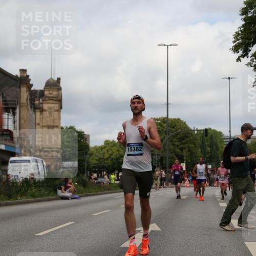 29.06.2025 - hella hamburg halbmarathon Yannick Fuchs http://msf.ph/oto/8215106 29.06.2025 10:32:42 20KM 1042, 1615, 1688, 3480, 3530, 7152, 7154, 7229, 7743, 8002, 8571, 9171, 9643, 10793, 11952, 13595, 13900, 14274, 14688, 14992, 15303, 15382, 15888, 16698, 17726, 18276, 18277, 18529, 18584, 18723 meine-sportfotos.de