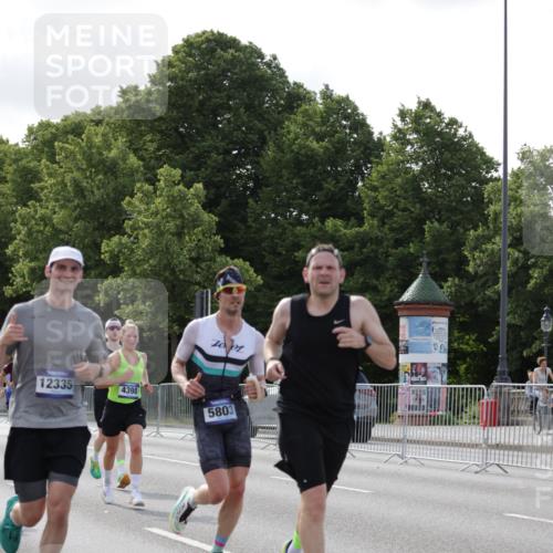 29.06.2025 - hella hamburg halbmarathon Jannik Wohlers http://msf.ph/oto/8215113 29.06.2025 09:49:54 Lombardsbrücke 1675, 1688, 1803, 2568, 2826, 3332, 4398, 4823, 5409, 5436, 5791, 5803, 6649, 6704, 7774, 8450, 9017, 9302, 9365, 9711, 10218, 10894, 11619, 11767, 12292, 12335, 12540, 12554, 12895, 13725, 14691, 14992, 15225, 15257, 15336, 15435, 15521, 16648, 16697, 17425, 17620, 17973, 18154, 18275, 18276, 19116, 19229 meine-sportfotos.de