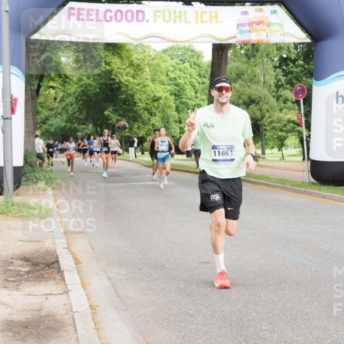 29.06.2025 - hella hamburg halbmarathon MichiJ http://msf.ph/oto/8215122 29.06.2025 10:23:35 Zwischen KM18-KM19 3005, 4477, 5152, 11661, 14069, 17489 meine-sportfotos.de