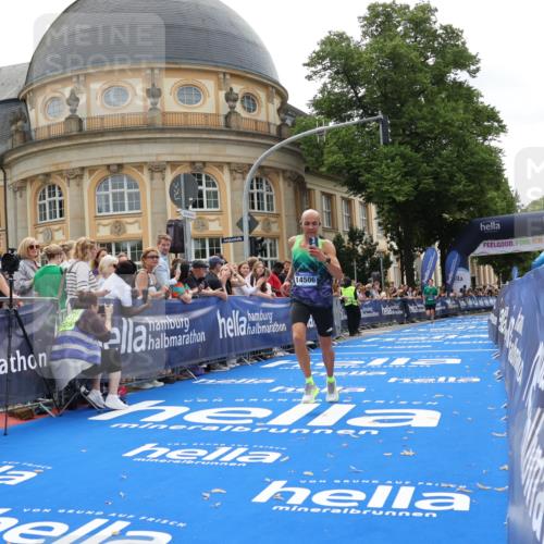 29.06.2025 - hella hamburg halbmarathon Strokosch-Dieckow http://msf.ph/oto/8215125 29.06.2025 10:24:38 Ziel 2892, 14506, 18740 meine-sportfotos.de