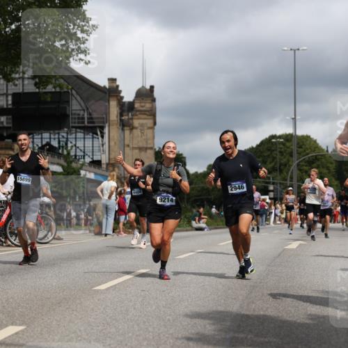 29.06.2025 - hella hamburg halbmarathon Yannick Fuchs http://msf.ph/oto/8215127 29.06.2025 10:45:34 20KM 1335, 2636, 2718, 2823, 2946, 4033, 4297, 4404, 4839, 4967, 5087, 5336, 5600, 5820, 6776, 7224, 7786, 7943, 8413, 8856, 8930, 8989, 9074, 9214, 9476, 9656, 9739, 9793, 9869, 9959, 10057, 10667, 10691, 10868, 11124, 11625, 12224, 12450, 13403, 13707, 13726, 13799, 14012, 14248, 14458, 14865, 14994, 15426, 15496, 15643, 15899, 16666, 17033, 17131, 17530, 17682, 17962, 17978, 18019, 18820, 19020, 19053 meine-sportfotos.de