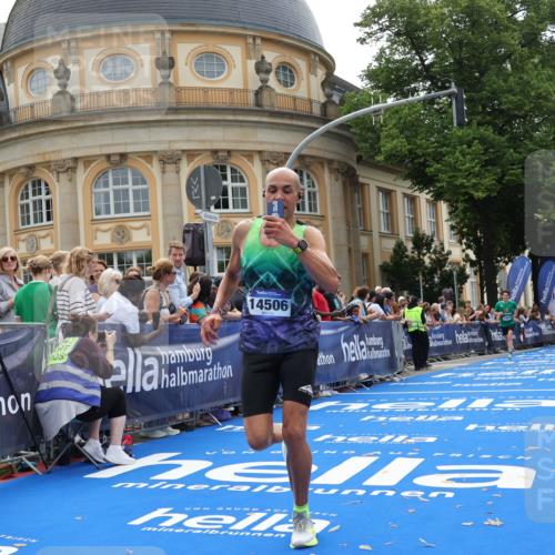 29.06.2025 - hella hamburg halbmarathon Strokosch-Dieckow http://msf.ph/oto/8215156 29.06.2025 10:24:39 Ziel 1241, 2892, 14506, 18740 meine-sportfotos.de