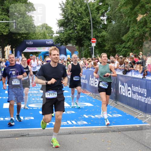 29.06.2025 - hella hamburg halbmarathon Zöllner http://msf.ph/oto/8215228 29.06.2025 10:51:09 Ziel 1366, 1630, 4077, 4816, 4967, 8117, 8261, 8508, 8704, 10508, 10603, 11733, 13008, 13073, 14125, 17221, 17384, 17823, 18066 meine-sportfotos.de