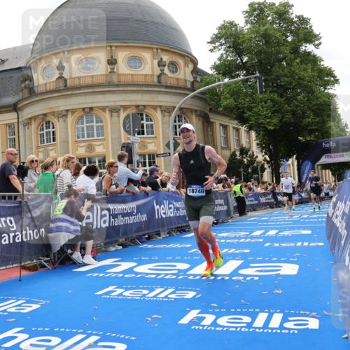 29.06.2025 - hella hamburg halbmarathon Strokosch-Dieckow http://msf.ph/oto/8215346 29.06.2025 10:24:48 Ziel 1241, 1271, 7142, 11678, 13872, 14836, 16361, 17752, 18740 meine-sportfotos.de