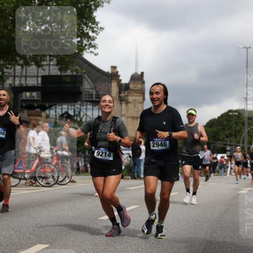 29.06.2025 - hella hamburg halbmarathon Yannick Fuchs http://msf.ph/oto/8215361 29.06.2025 10:45:35 20KM 1335, 2364, 2636, 2670, 2718, 2823, 2946, 4033, 4297, 4404, 4839, 4967, 5087, 5600, 5820, 6776, 7224, 7786, 7943, 8413, 8856, 8930, 8989, 9074, 9214, 9476, 9656, 9739, 9793, 9869, 9959, 10057, 10667, 10691, 10868, 11124, 11625, 12224, 12450, 13403, 13707, 13726, 13799, 14012, 14248, 14458, 14865, 14994, 15426, 15496, 15643, 15899, 16666, 17033, 17131, 17530, 17682, 17815, 17962, 17978, 18019, 18820, 19020, 19053 meine-sportfotos.de