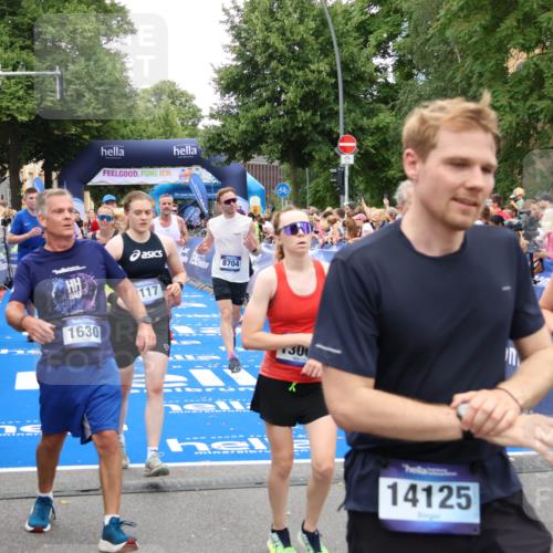 29.06.2025 - hella hamburg halbmarathon Zöllner http://msf.ph/oto/8215432 29.06.2025 10:51:10 Ziel 1366, 1630, 4077, 4816, 4967, 6027, 8117, 8261, 8508, 8704, 10508, 10603, 11733, 13008, 13073, 17384, 17823, 18066 meine-sportfotos.de