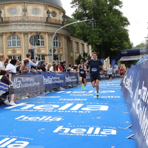 29.06.2025 - hella hamburg halbmarathon Strokosch-Dieckow http://msf.ph/oto/8215452 29.06.2025 10:24:51 Ziel 1241, 1271, 7142, 10867, 11678, 13872, 14836, 16361, 17752, 18740 meine-sportfotos.de