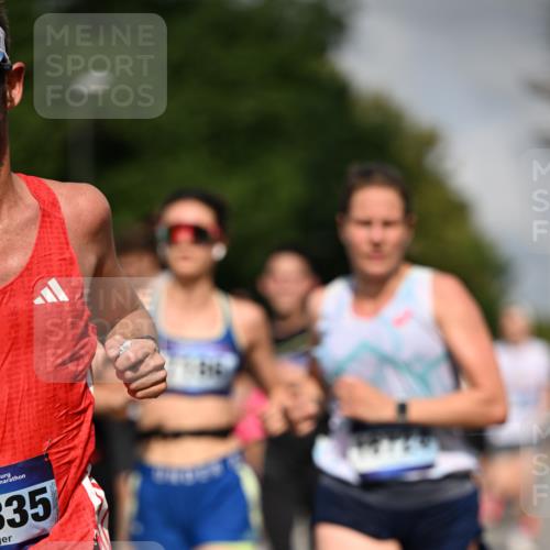 29.06.2025 - hella hamburg halbmarathon Dr. Thomas Lammeyer http://msf.ph/oto/8215462 29.06.2025 09:49:14 Kennedybrücke 57, 1686, 1707, 1894, 2525, 4463, 4812, 5187, 5550, 6495, 6878, 7055, 7186, 7880, 7965, 8062, 9345, 10453, 10484, 10876, 11120, 11199 meine-sportfotos.de